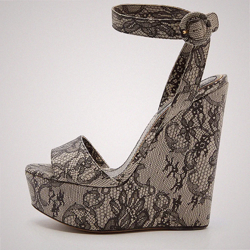 Dolce Gabbana Keilabsatz-Sandalen schwarz weiß Chantilly Spitze bedruckt...