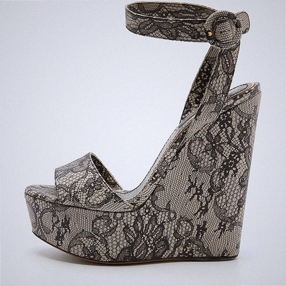 Dolce Gabbana Keilabsatz-Sandalen schwarz weiß Chantilly Spitze bedruckt Größ...