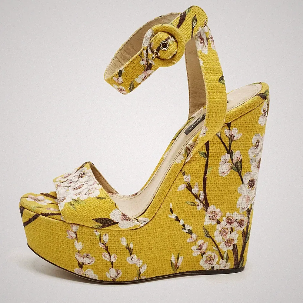 Dolce Gabbana Sandalen Größe 38 Gelb Stoff Blumenmuster Keilabsatz