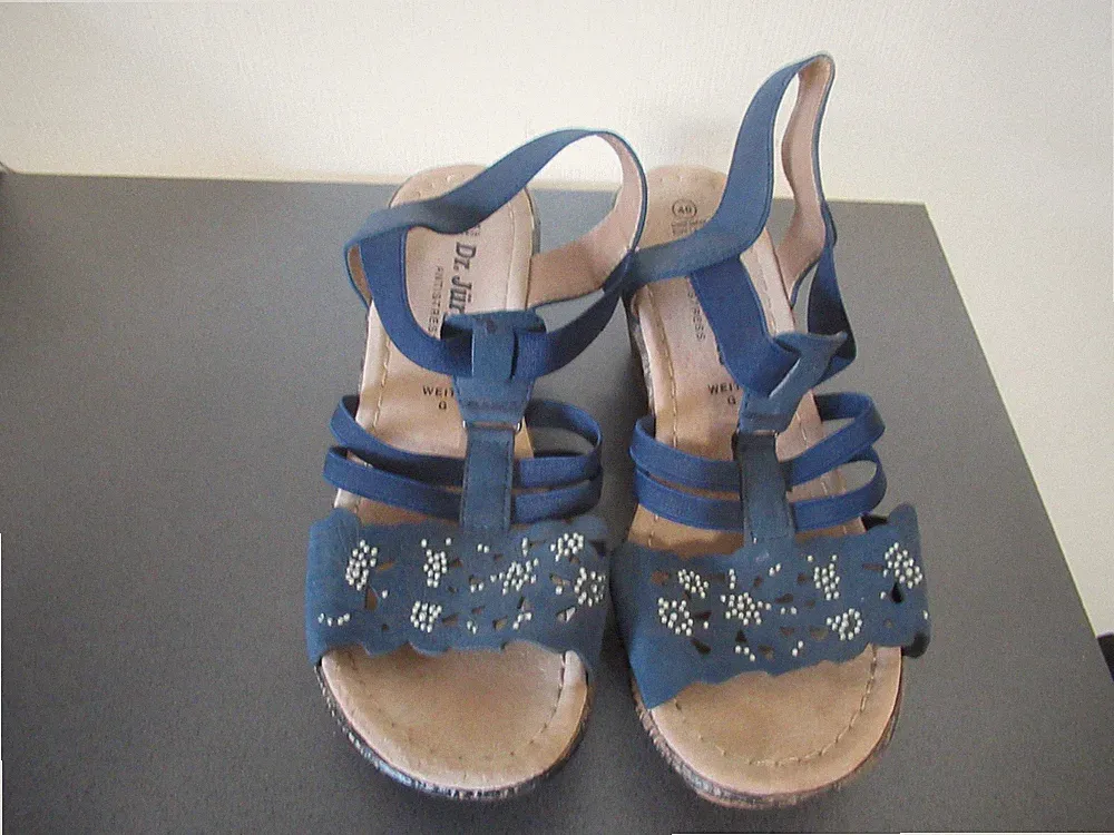 keilabsatz sandalen weit
