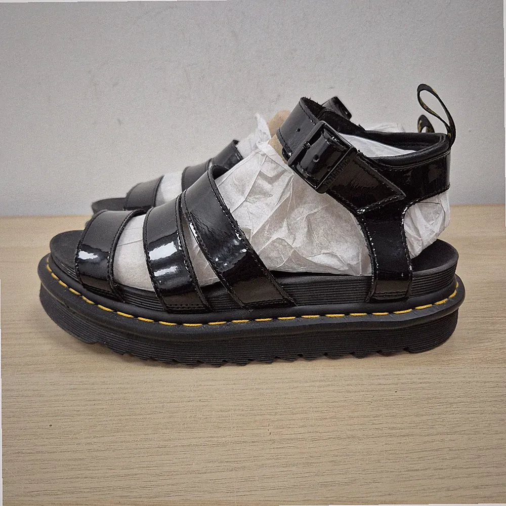 Dr. Martens Blaire Lackleder klobige leichte Plateau-Sandalen UK 6,5