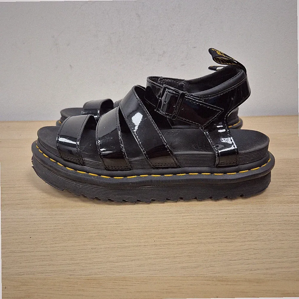 Dr. Martens Blaire Lackleder klobige leichte Plateau-Sandalen UK 6,5