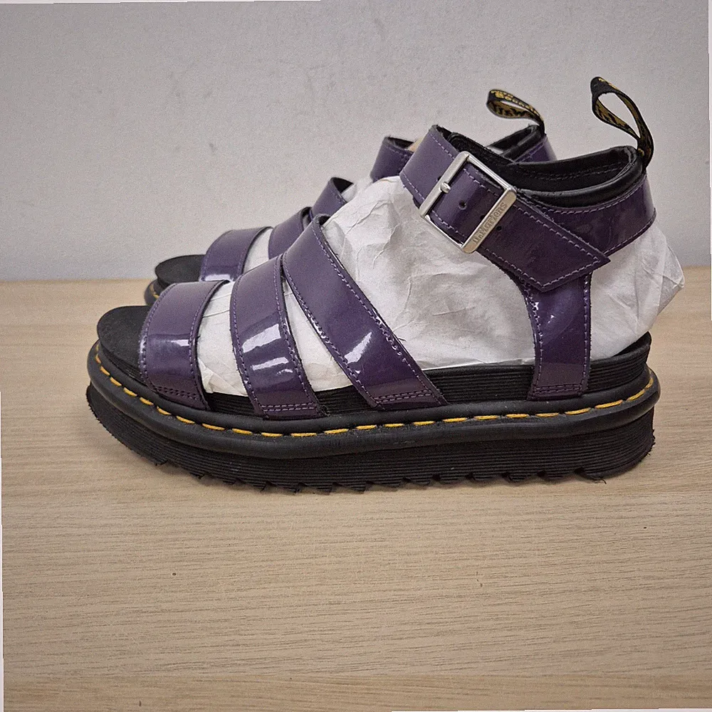 Dr. Martens Blaire lila Lackleder klobige Plateau leichte Sandalen UK 6