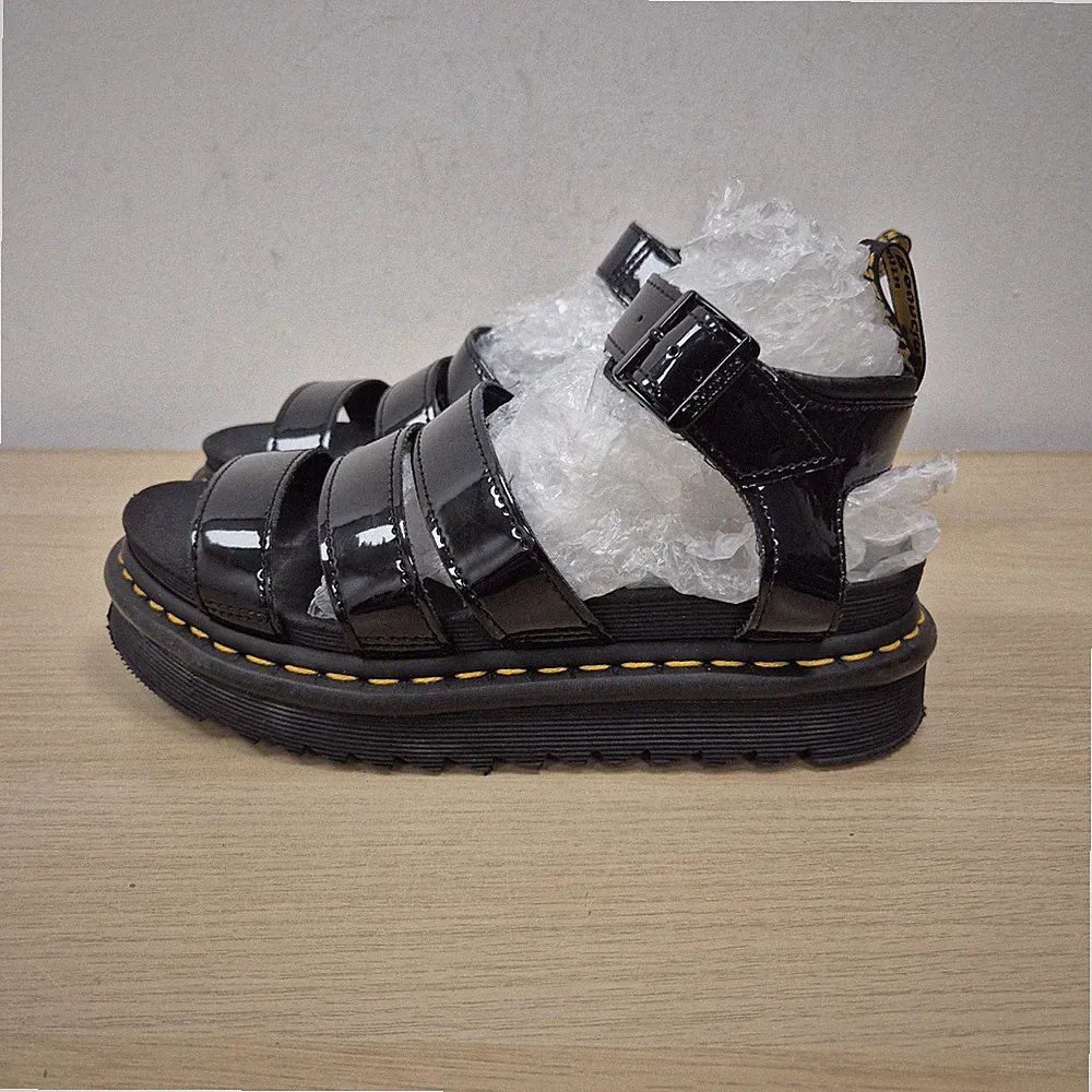Dr. Martens Blaire schwarze klobige leichte Plateau-Sandalen aus Lackleder UK 5