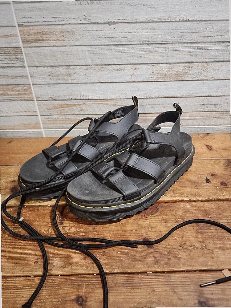 Dr. Martens Nartilla schwarze Schnürsandalen Gladiator Hydro Leder UK 7 sehr guter Zustand