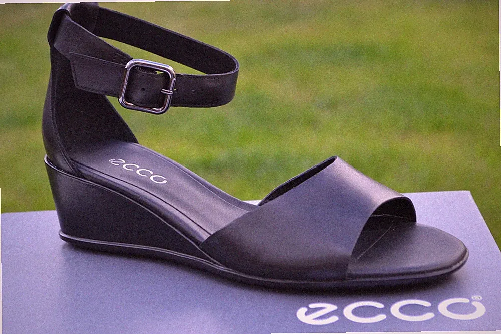 Ecco Neu mit Karton Damen Keilsandaletten schwarz Leder UK 5 / EU 38