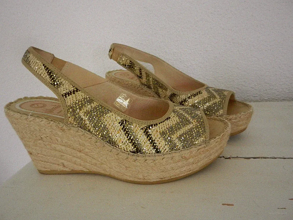 edle VIDORRETA Keilsandalette 38 Mules Beige Gold hochwertig Wedges Keilabsatz