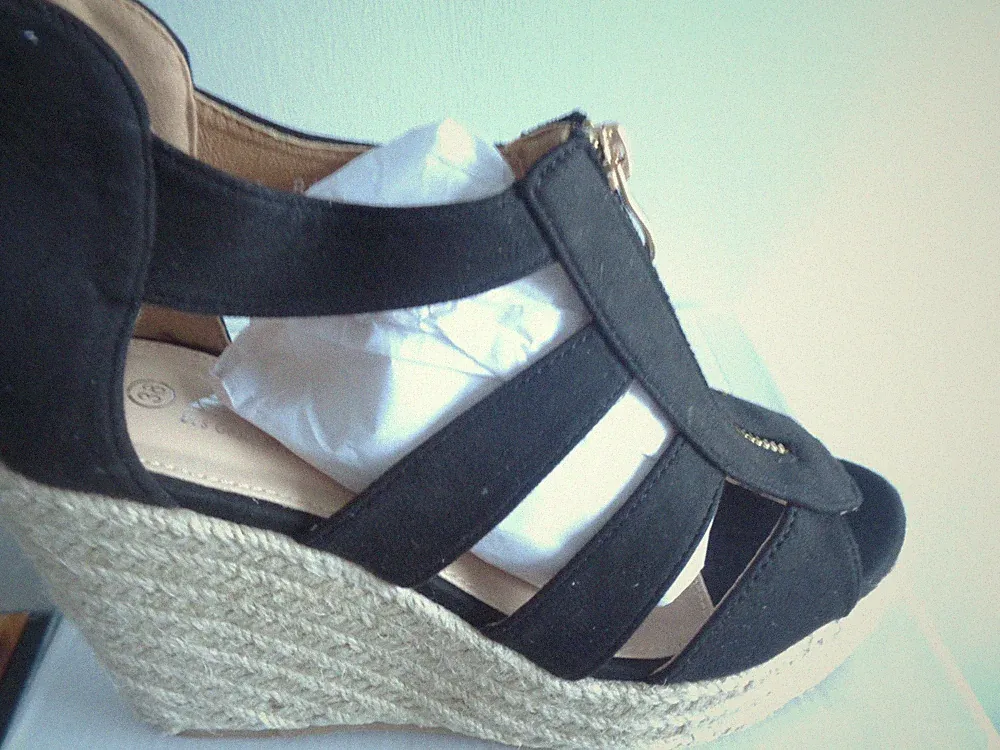 Elara Keilabsatz Sandalen