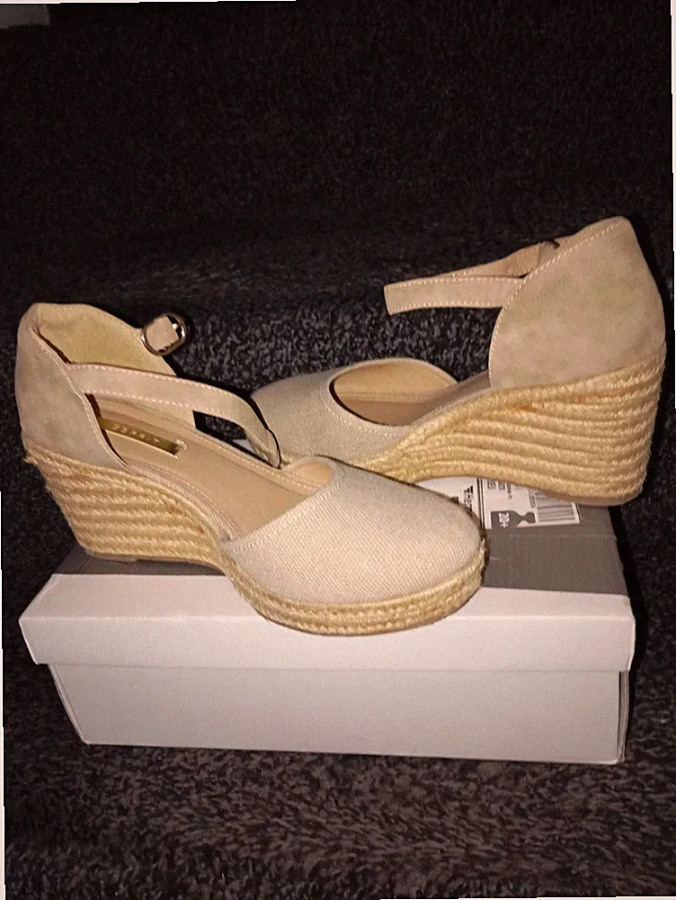 Esprit 🌸 Schöne Sandalen mit Keilabsatz Gr 39/ beige sehr guter Zustand 🌸