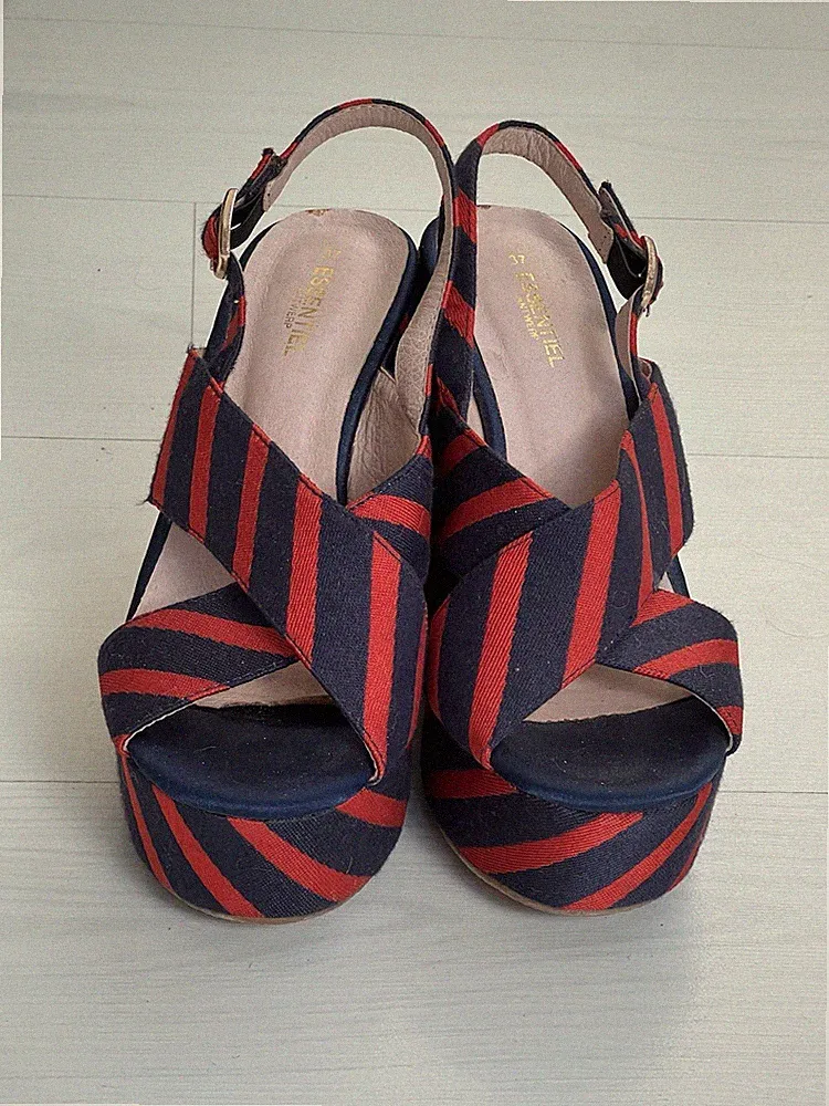 Essentiel Antwerp Damen Sandalen Größe 37 IT Sandalen Keilabsatz Blau E Rot Nummer 37