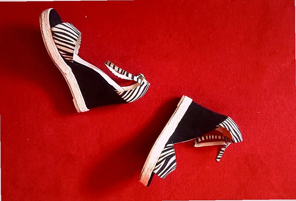 Extravagante Keilabsatz Sandalen High Heels Zebra Muster Schwarz Weiß Gr 40 Neu