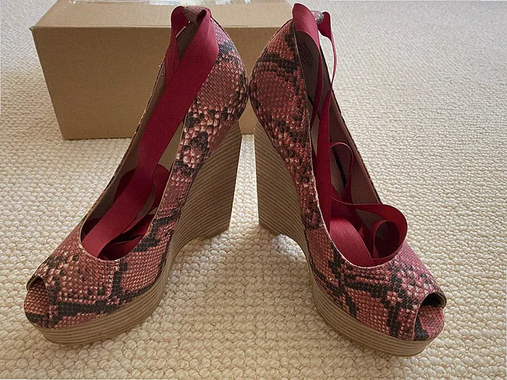 Extravagante Plateau Peeptoe Sandale mit Satin Schleifenband in Snake Muster 38