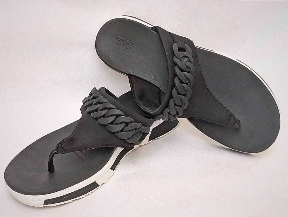 FitFlop Größe UK 7 EU 41 Heda Ketten Zehensteg Zehenstegsandalen Schuhe schwarz GUC 075