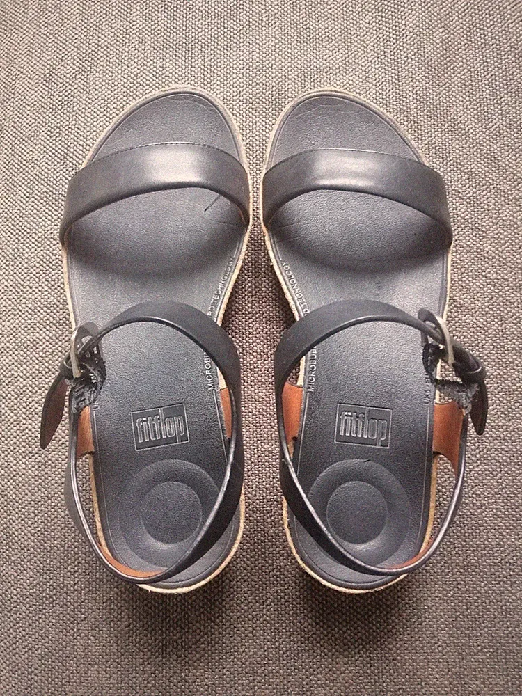 Fitflop Ledersandalen Schwarz Gr. 39 Keilabsatz 4cm Neuwertig