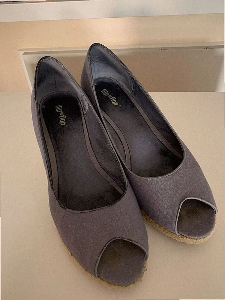 FlipFlop Peeptoe-Pumps mit Keilabsatz von flip*Flop in blau chambray Größe 40