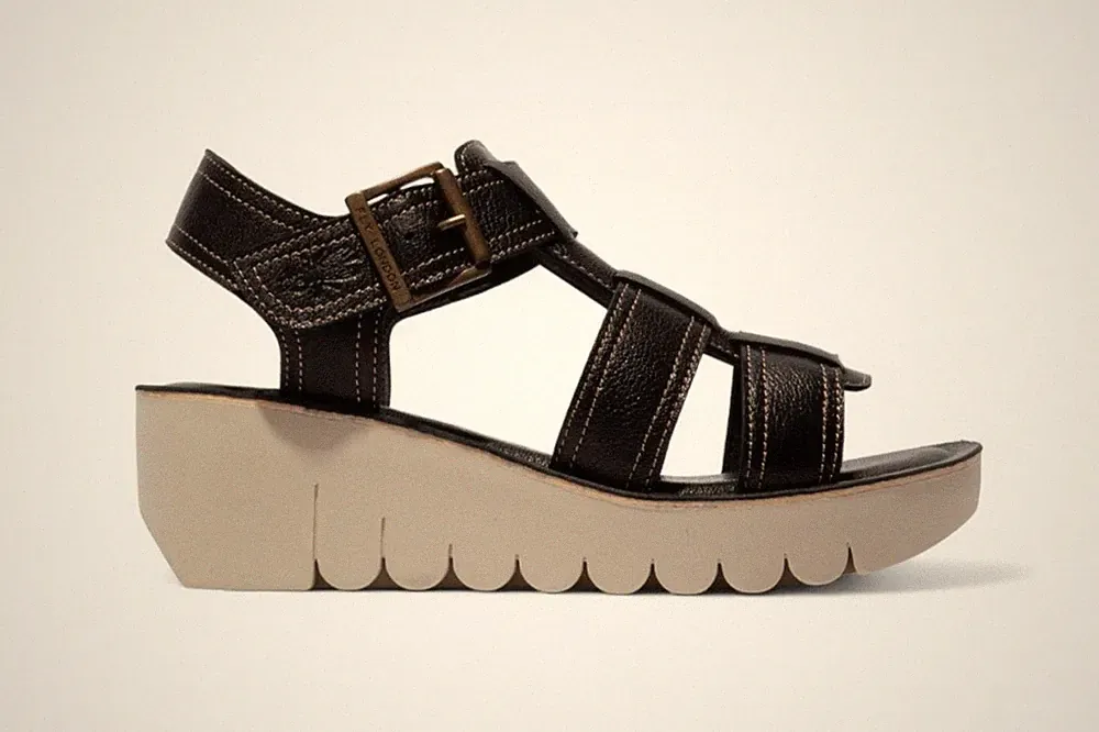 Fly London Damen YUDD236FLY Schwarze Mousse Leder Sandalen Plattform Wedges