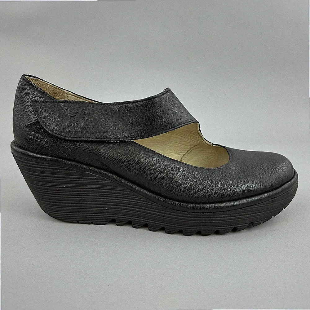 Fly London Schuhe Größe EU39 UK6 Schwarz Leder Yasi Keilabsatz Mary Jane Sandalen