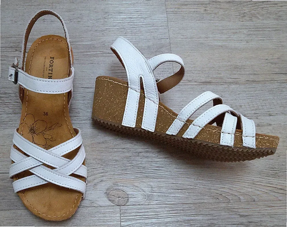 Fortini Sandalen Leder weiß mit Keilabsatz Gr. 36