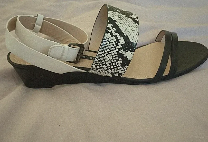 French Connection Wiley schwarz-weiße Sandalen offene Zehenpartie UK 7 neu im Karton Leder