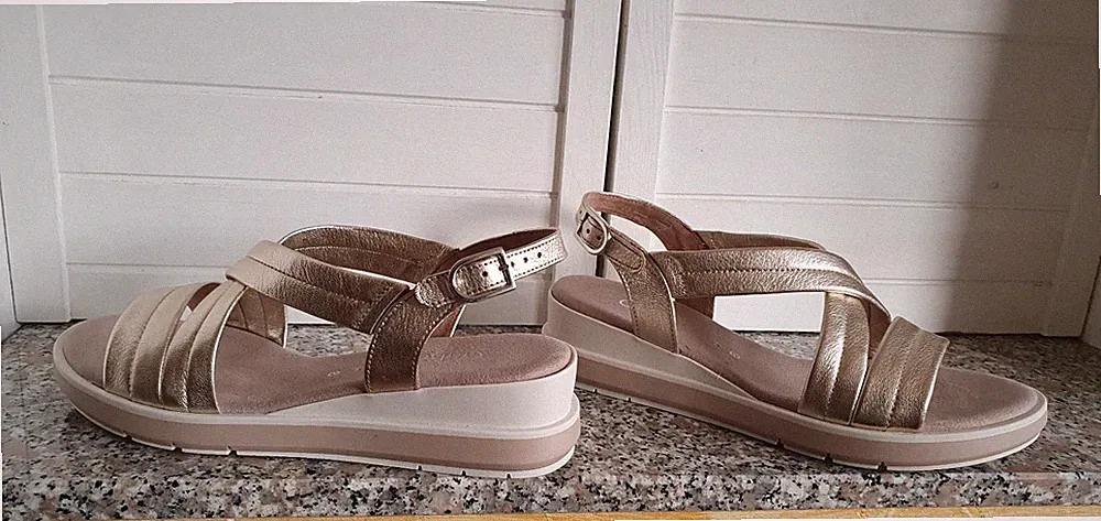 Gabor 42 Komfortweite H, Leder Sandalette mit Keilabsatz, gold, Absatzhöhe 5 cm