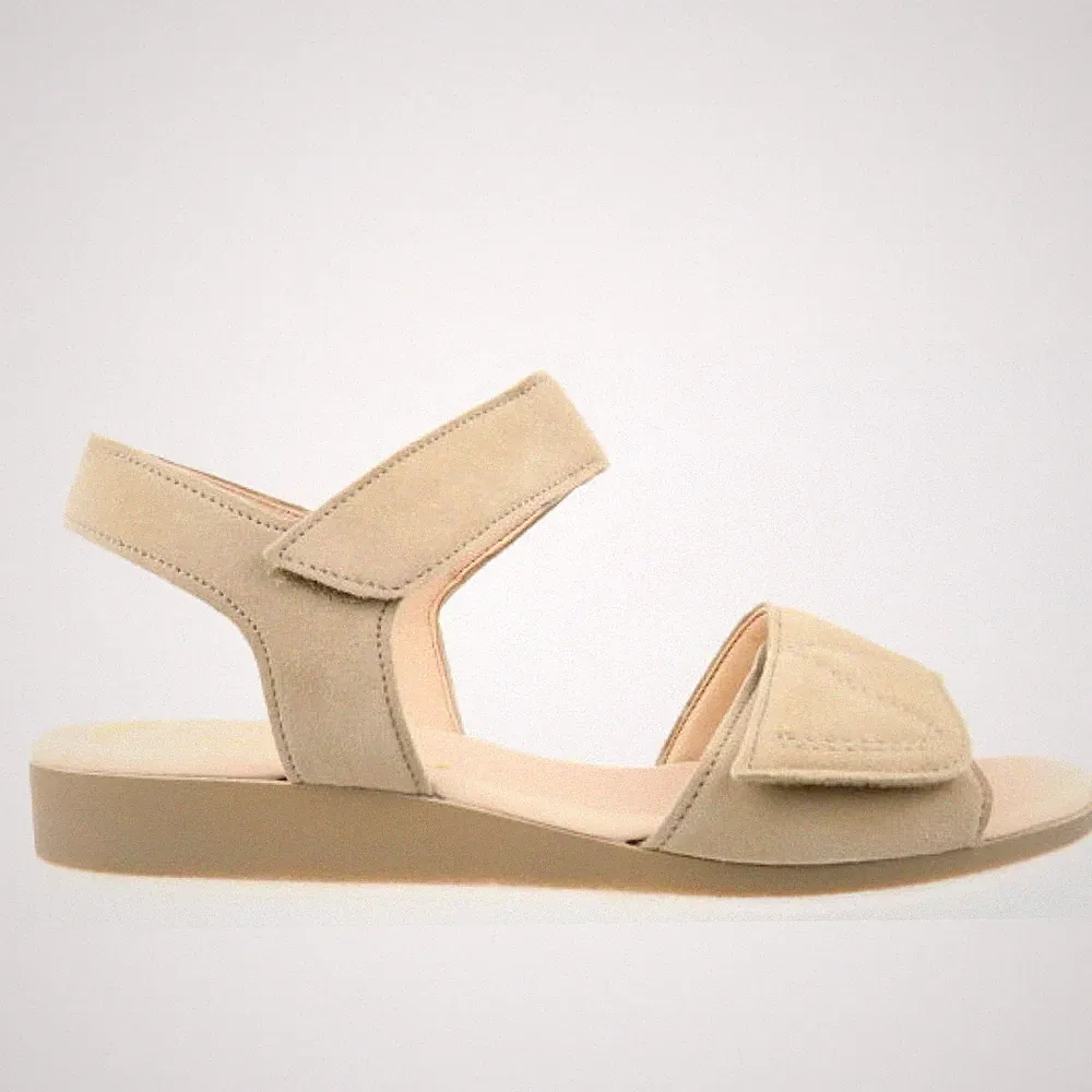 Gabor Chevrau desert 15mm Keil Damen Sandale in Beige