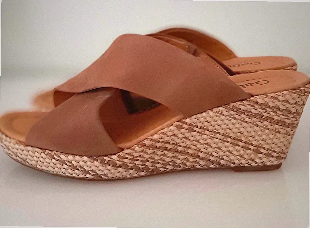 Gabor Damen Keilabsatz Sandalen Leder hellbraun geflochten Plateau Gr. 40