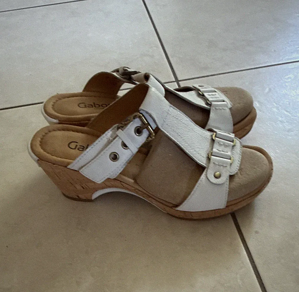 Gabor Damen Sandalen Leder EU 39 G Weiß/Beige Riemchen Keilabsatz Schnalle NEU