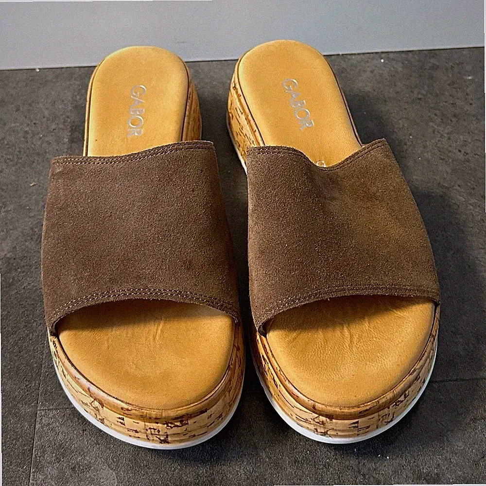 Gabor Damen Sandalen Slipper Slip-On Keilabsatz Korkoptik Braun/Beige Gr. 4,5