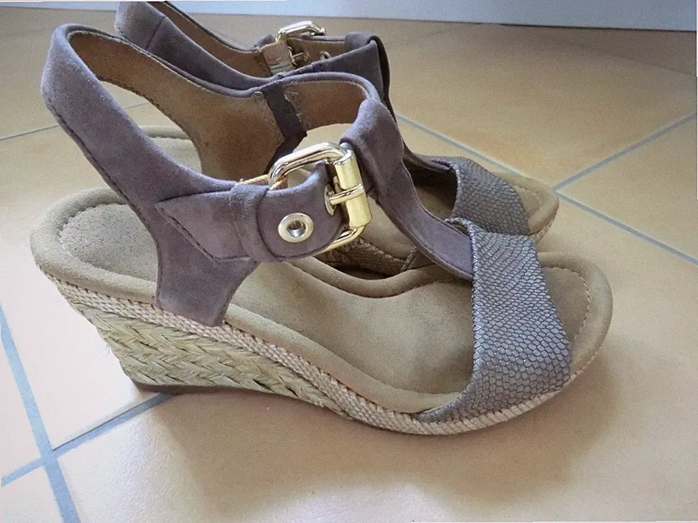 ** Gabor** Leder-Sandale Beige/Gold-- Gr. 38,5/5,5-- 1 A Zustand