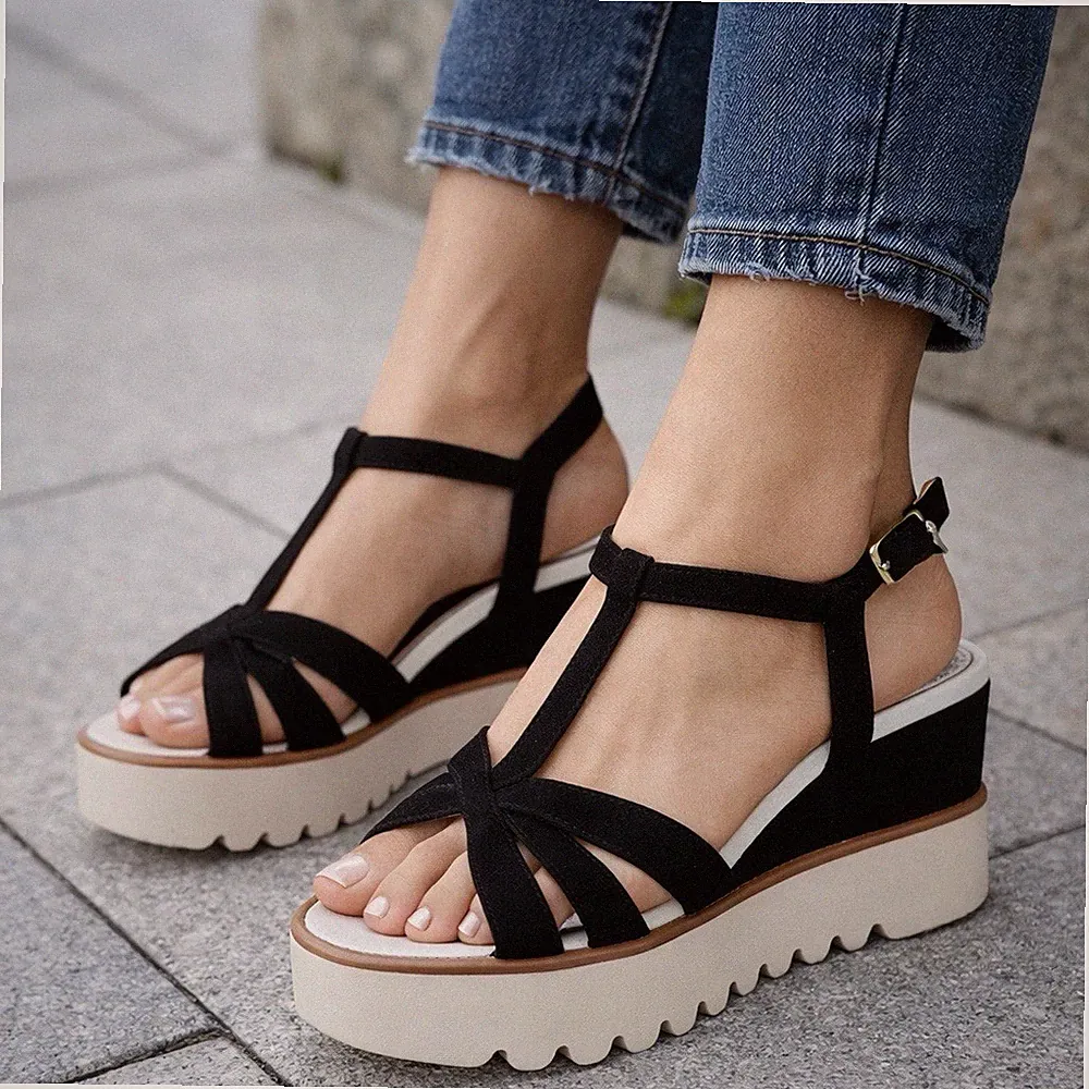 Gadea - Sandalette /schwarze Keilsandalen Leder mit weißer Plateausohle / gr. 37