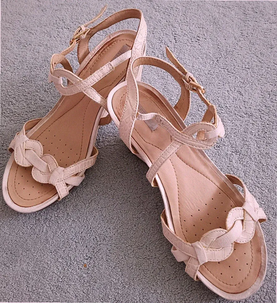 Geox Damen Sandale Gr. 38 mit Keilabsatz Plateau Sandaletten in Beige