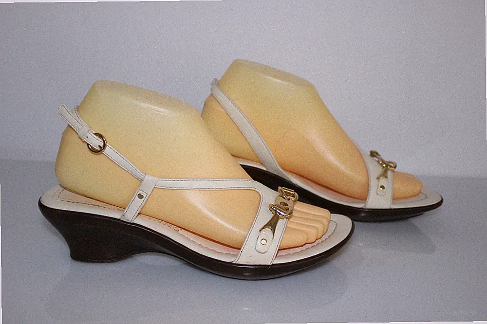 GEOX Damen Sandalen Keilabsatz Leder Elfenbein T 38 Sehr Guter Zustand