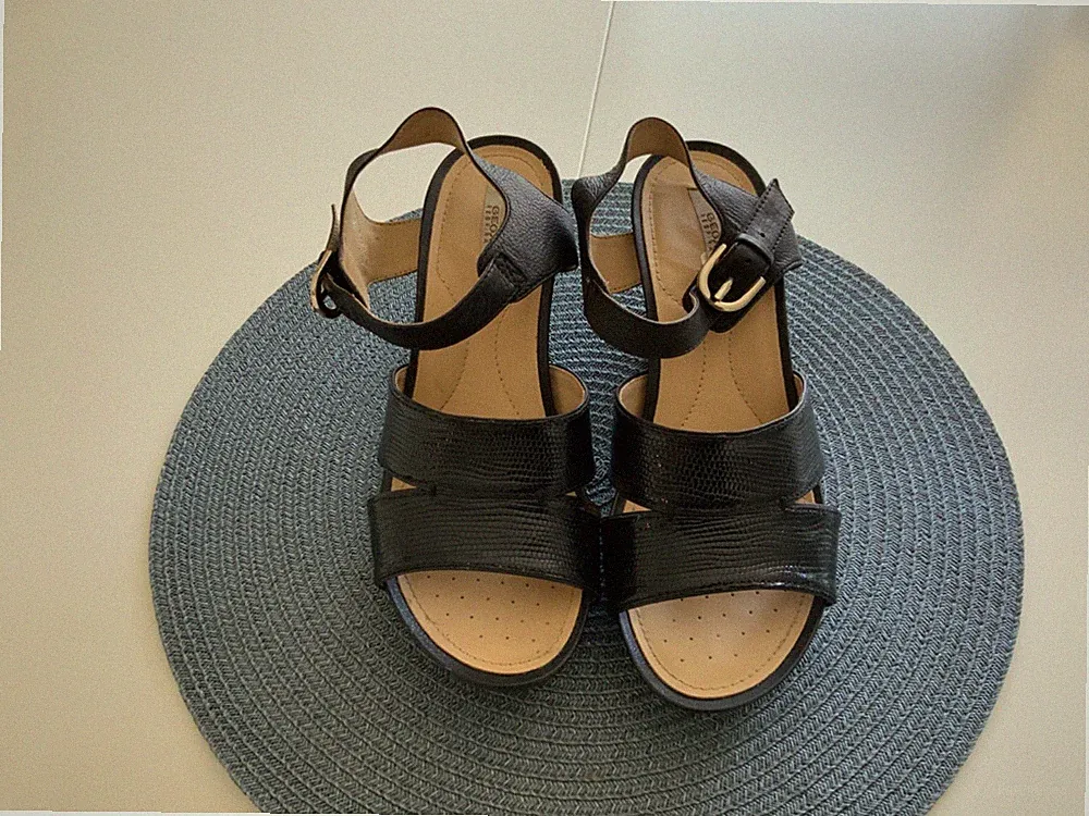 Geox Damensandalen ,Unisex,GR. 40 Schwarz ,Keilabsatz, wie neu!!! mit Karton