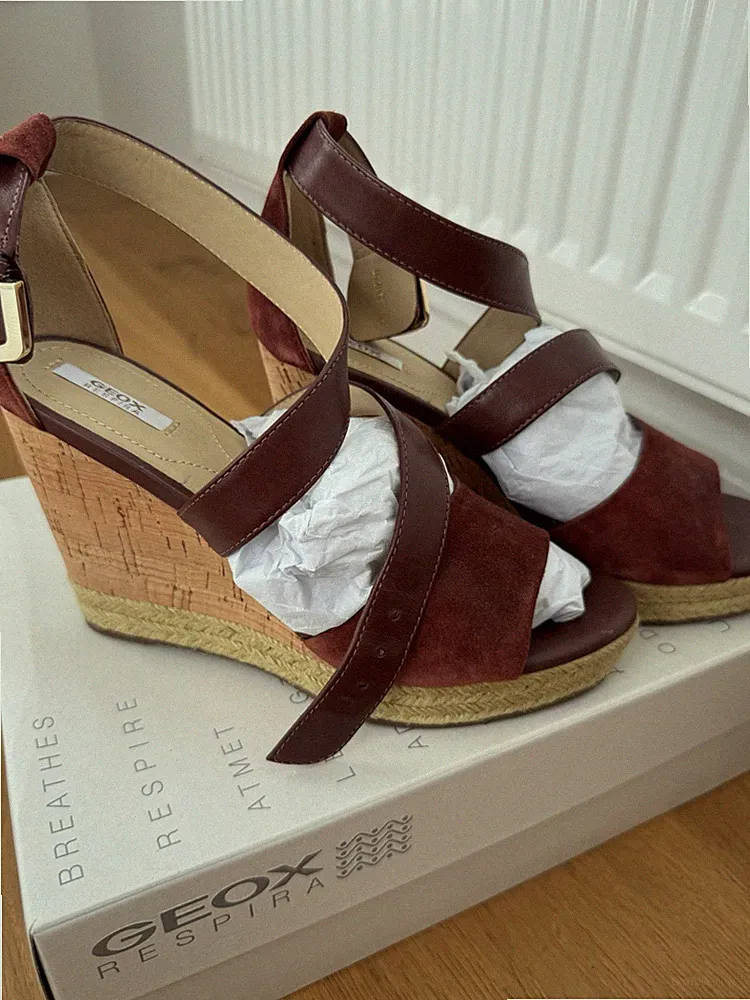 GEOX Gr. 37 Keilabsatz Sandalen Kork boedeauxrot Plateau Sommer Wildleder Wedges