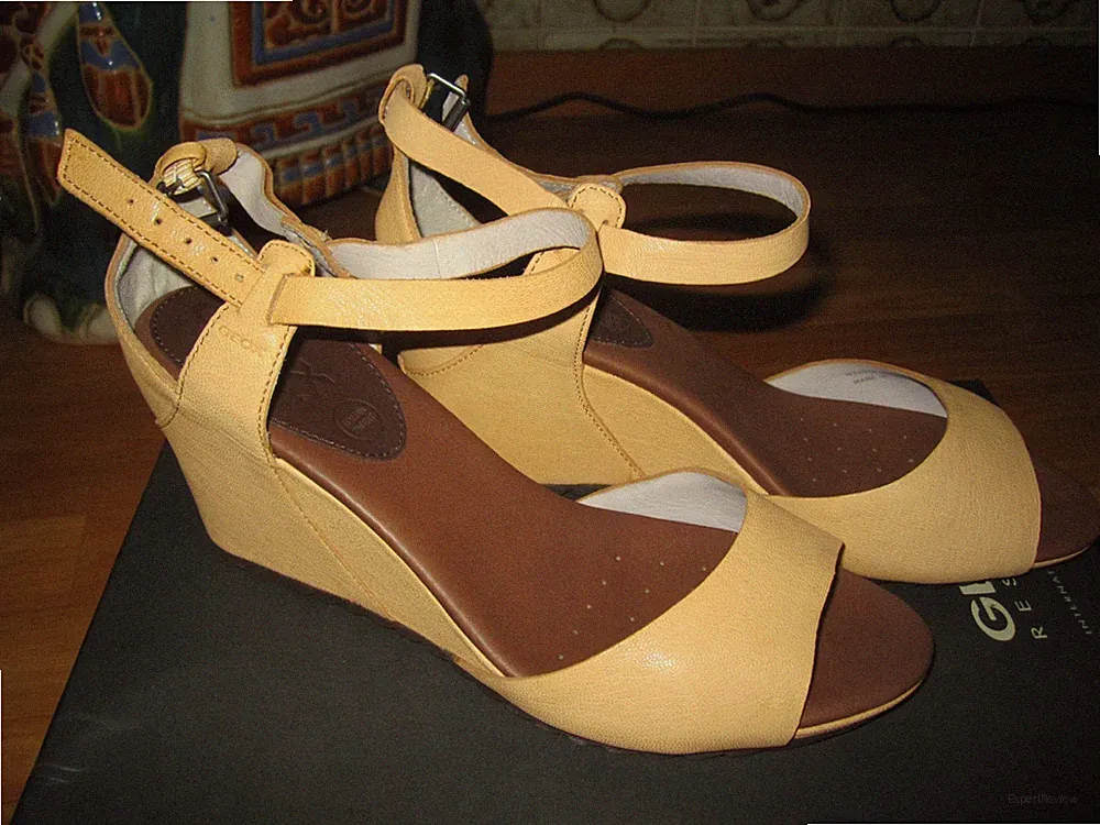 GEOX offene Keilsandale , Farbe camel. Gr.37.5 . ungetragen