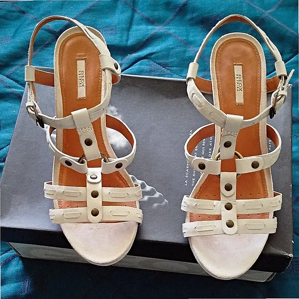 GEOX Respira Damen Sandalen Riemchen Weiß Leder EU 38 Keilabsatz hoch Nieten