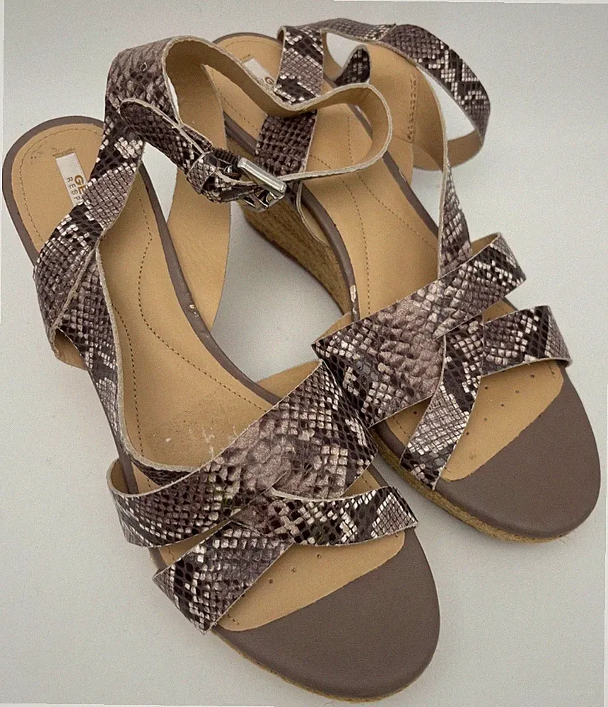 GEOX RESPIRA Sandalen Gr. 39,5 Schlangenmuster-Optik Keilabsatz