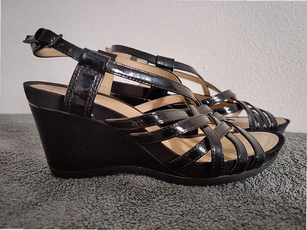 Geox Sandale Damen Schwarz Größe 39 Lackleder Keilabsatz Atmungsaktiv Wie Neu!