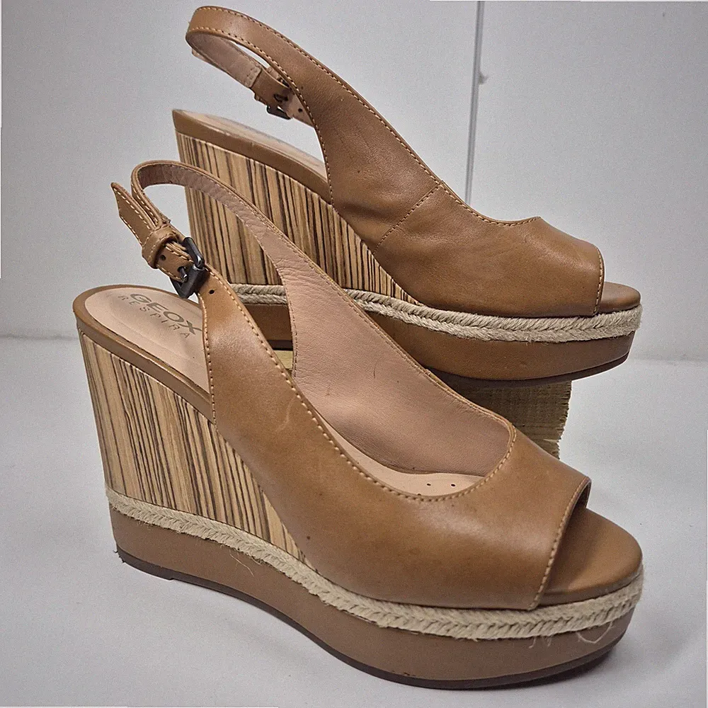 GEOX Yulimar Sandalen Keilabsatz offene Zehenpartie hellbraun Größe 3 UK atemberaubende Looks