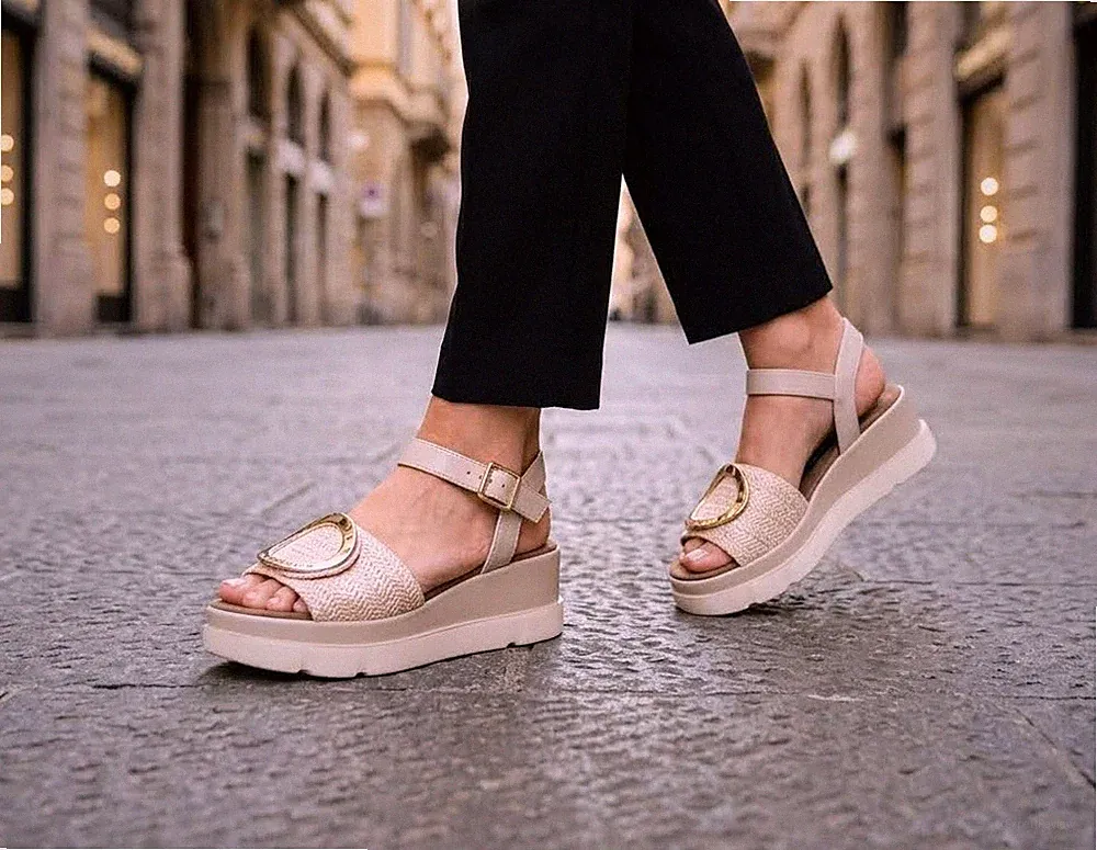 GIAN MARCO VENTURI 0452 DAMEN SANDALEN BEIGE MIT KEILABSATZ UND PLATEAU SOMMER 2026