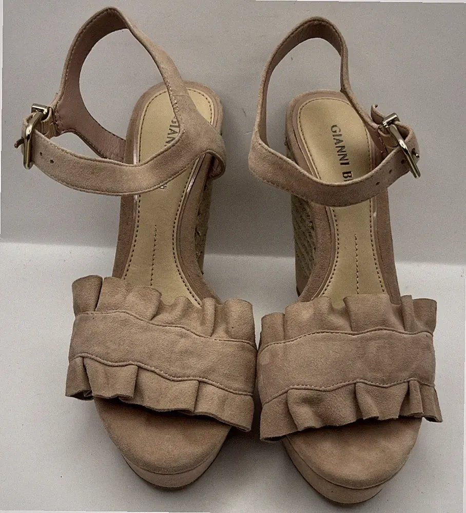 Gianni Bini Lorree Wildleder Rüschen Knöchelriemen Absatz Sandalen Keilabsatz Espadrille rosa