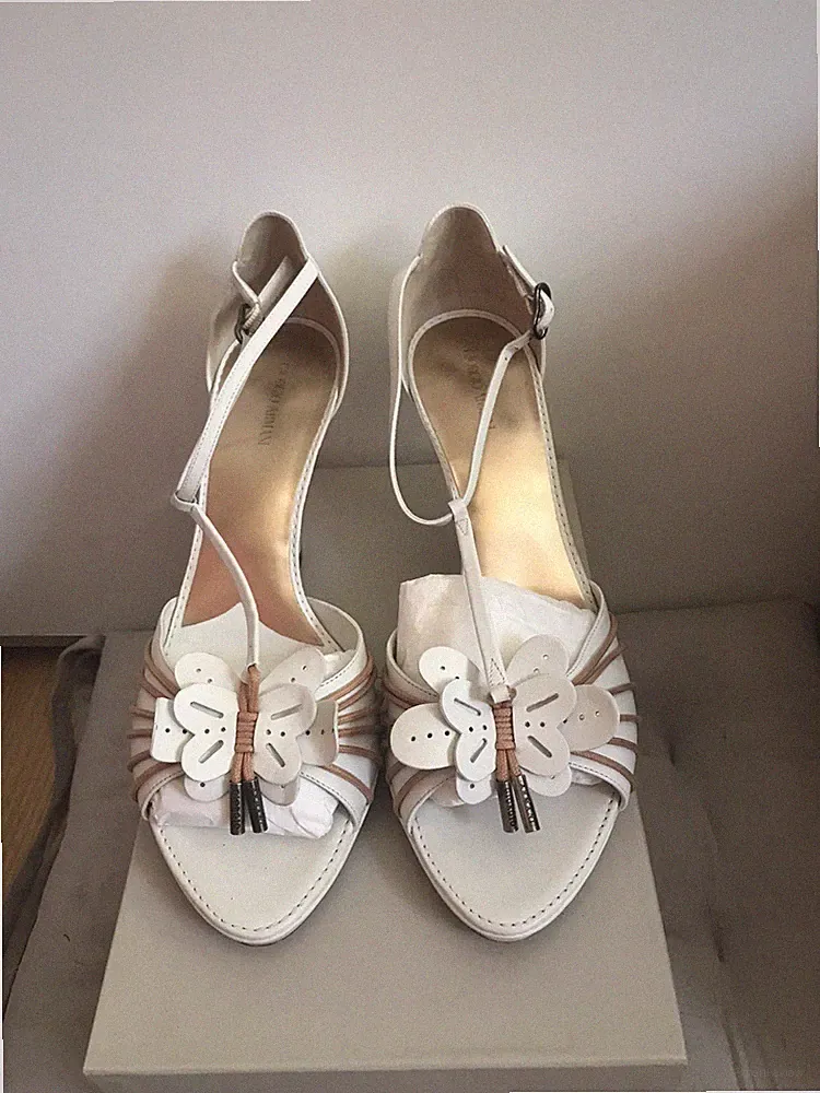 Giorgio Armani Damen Sandalen mit Keilabsatz Gr 41 Neu Leder Weiss Made in Italy