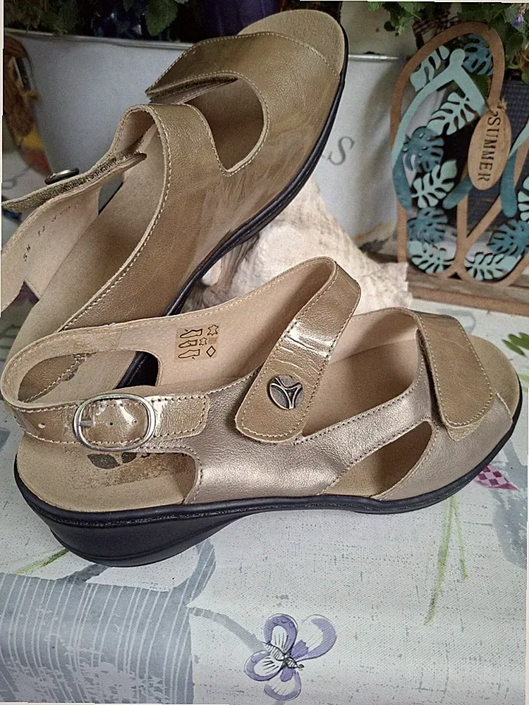 Goldkrone Damen Leder Sandalen Keilabsatz Beige Schnalle H EU 38,5