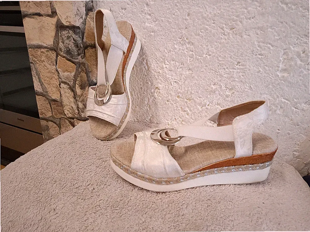 Gr. 38 Sandalen Damen Schuhe Sandaletten mit Gummi weiß