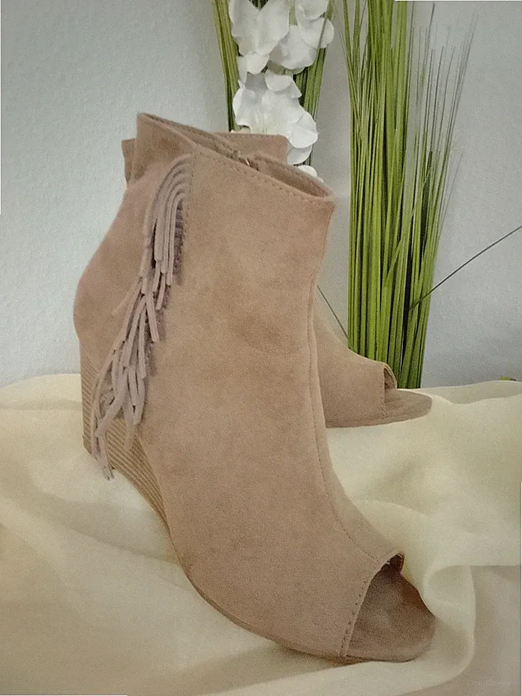 GRACELAND - stylische Peeptoe-Stiefeletten Gr.38 camel mit Keilabsatz & Fransen