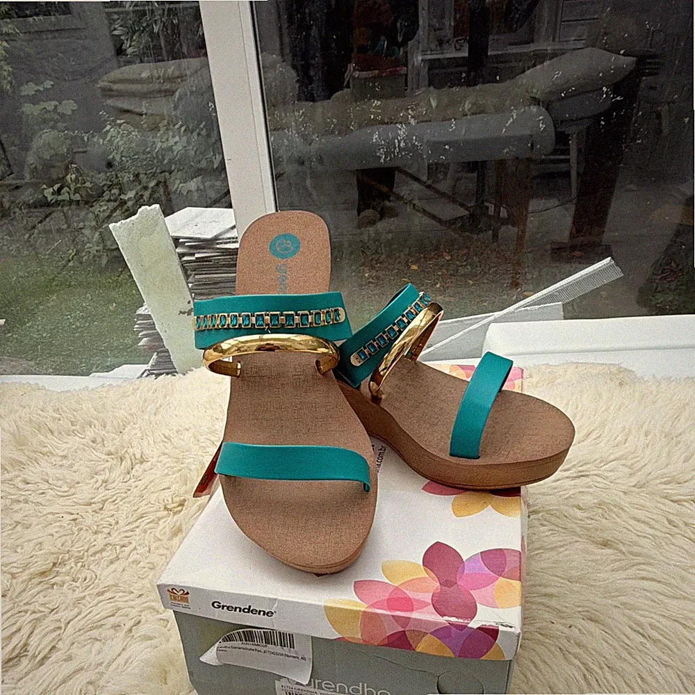 Grendha Damen Sandalen Riemchen Keilabsatz niedrig Türkis Gold Strass