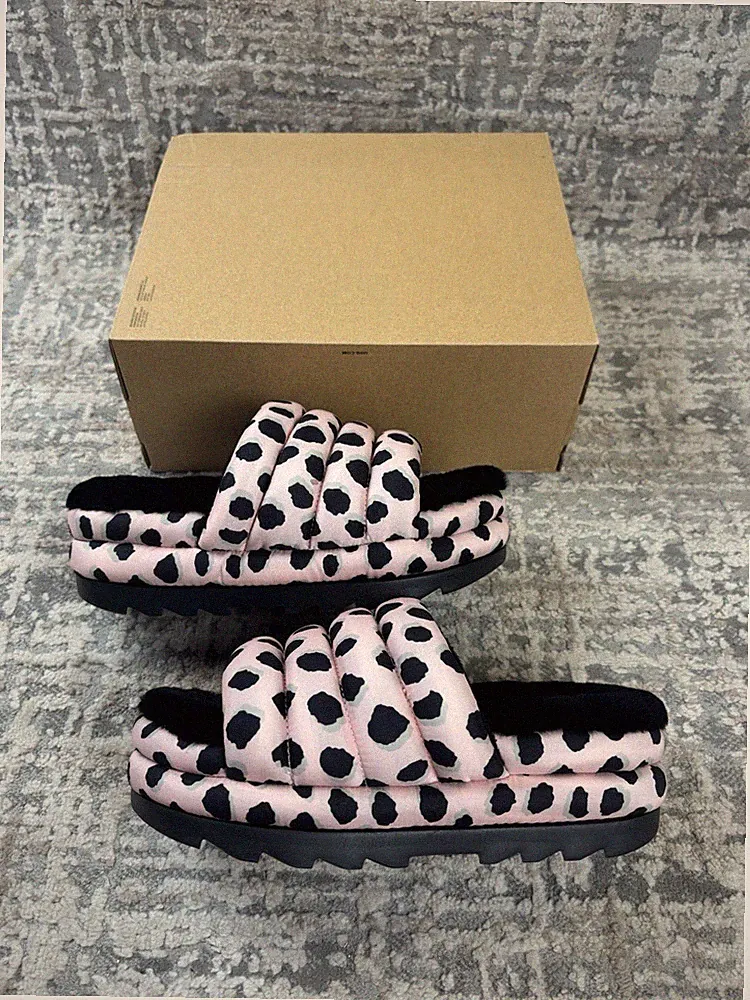 Größe 7 – UGG Maxi Slide Plateau gefütterte Sandalen schwarz Gepardenmuster 1127074
