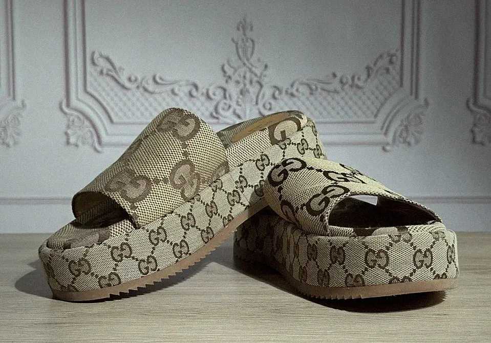 Gucci Angelina Platform Slide Maxi GG Canvas Sandalen - Größe 42 (Unisex)