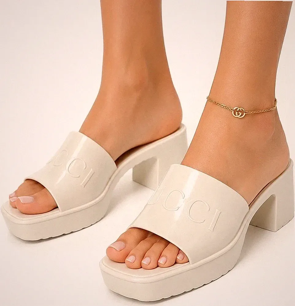 Gucci Damen Plateau Sandalen Weiß GG Gummi Slipper Absatz Gr. 8UK/EU41