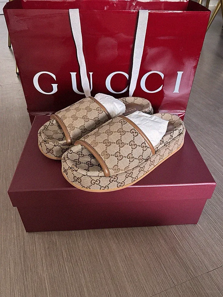 Gucci Damen Stollen Monogramm GG beige/braun Stoff EU 39 zum Schlupf